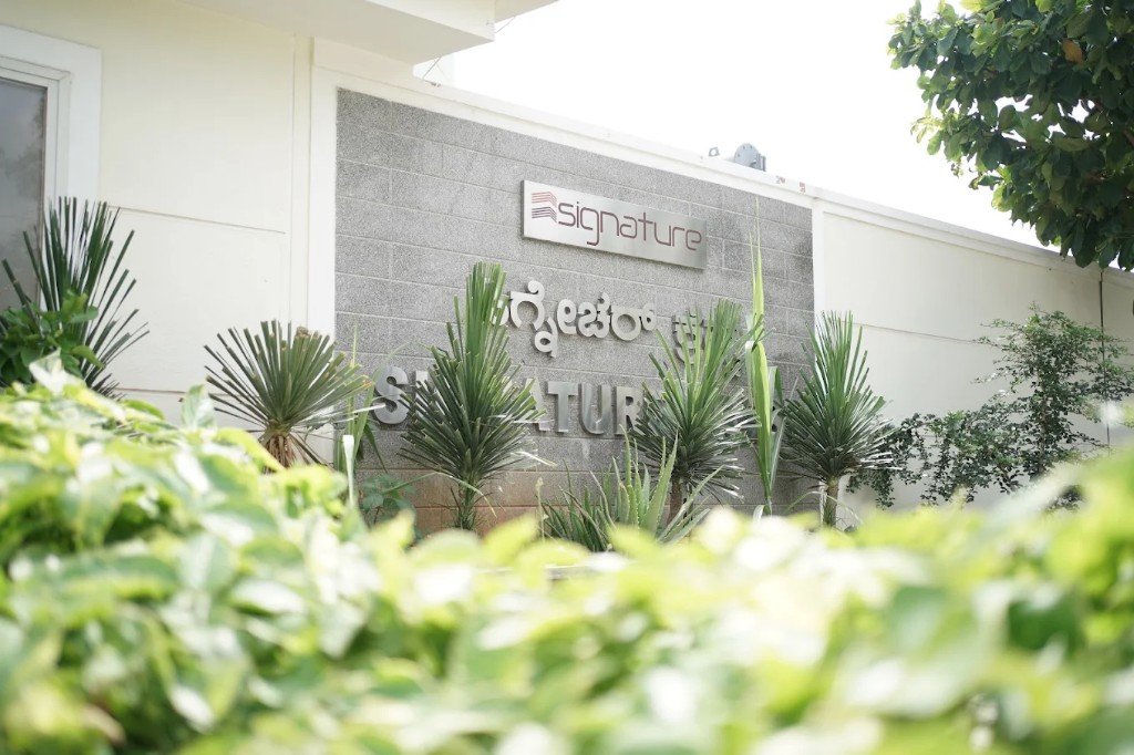 Signature Crest photo 1